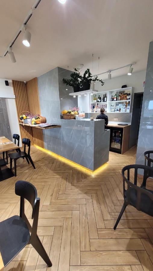 Hotel & Restauracja Wroblewscy Karniewo Zewnętrze zdjęcie