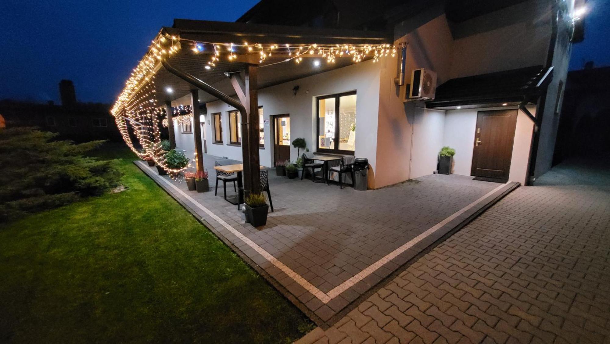 Hotel & Restauracja Wroblewscy Karniewo Zewnętrze zdjęcie